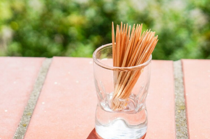 Стоматолог Дахкильгов запустил страшные последствия для россиян при использовании зубочисток