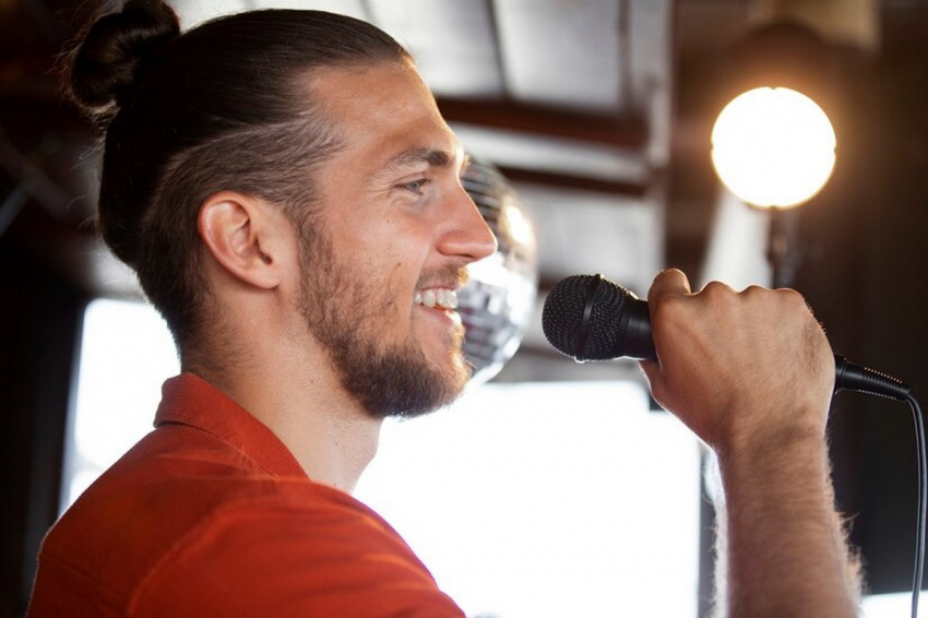 Врач-фониатр провел изучение и запустил результат, как определить лучших любовников по голосу