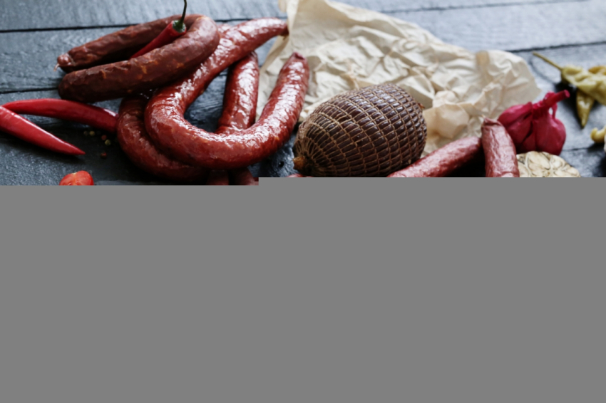 Как приготовить домашнюю куриную колбасу: вкуснее любой магазинной – и намного дешевле