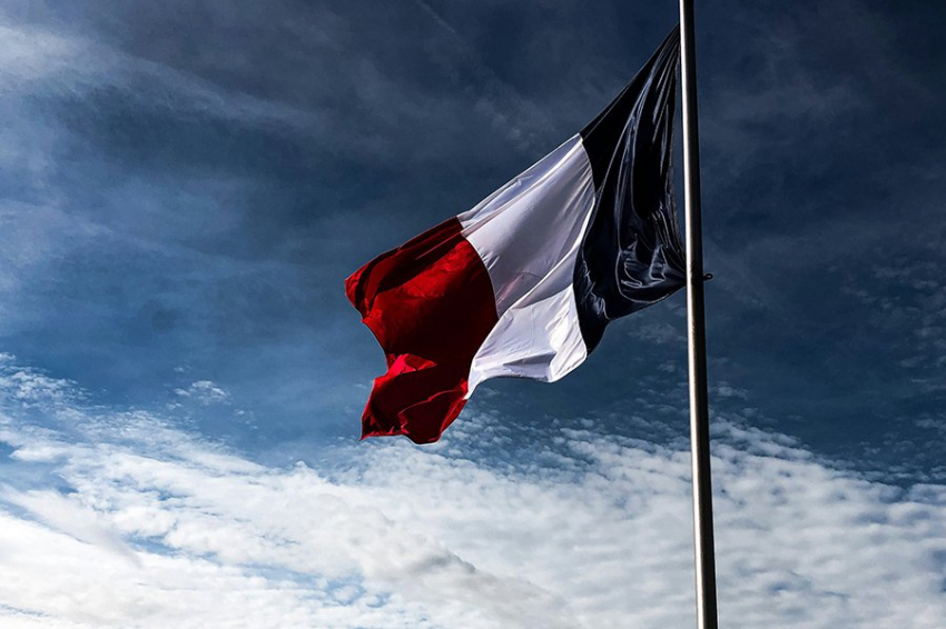 Словами о «поражении России» Макрон пугает саму Францию