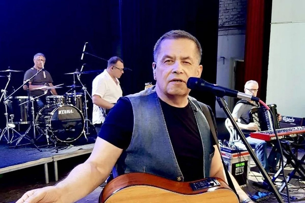 Концерты любэ массово отменяют. Концерт любэ в омске. Концерты любэ массово отменяют. Солист группы любэ. Любэ 1992.