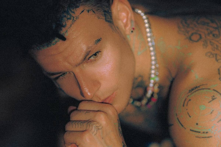 Niletto зажег в коридоре: вы удивитесь, как он поет вживую на самом деле