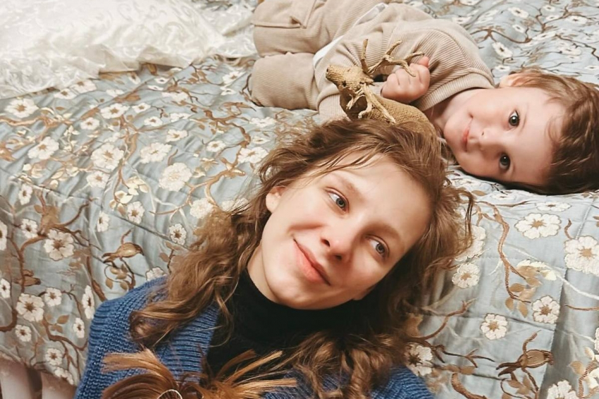 Объявившую о беременности Елизавету Арзамасову довели до слез