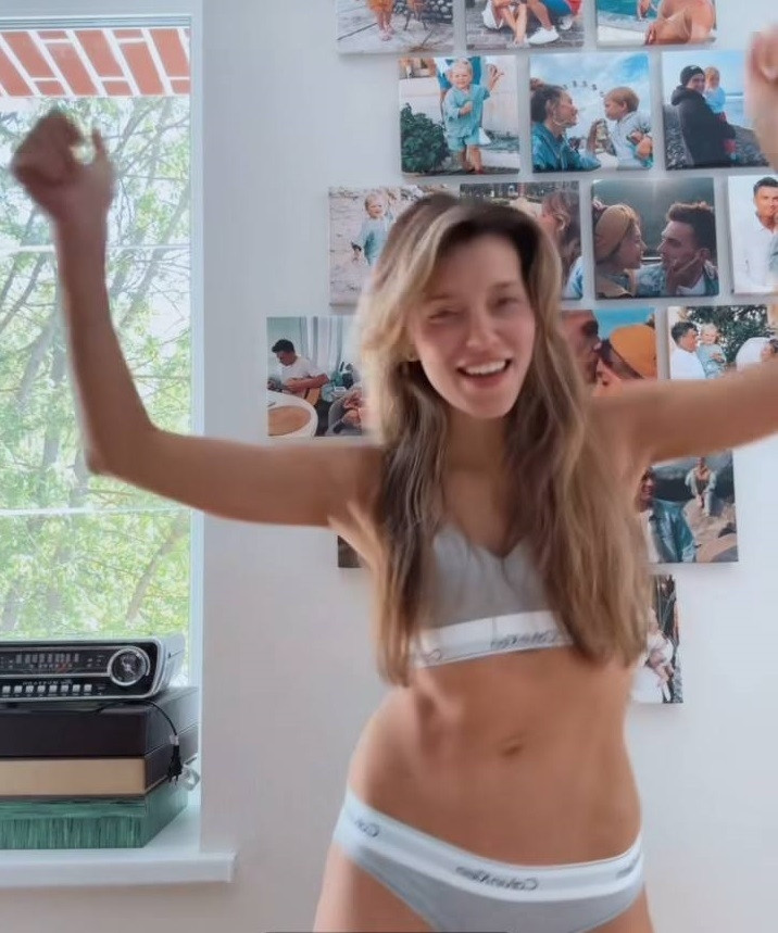 33-летняя Регина Тодоренко разделась перед камерой