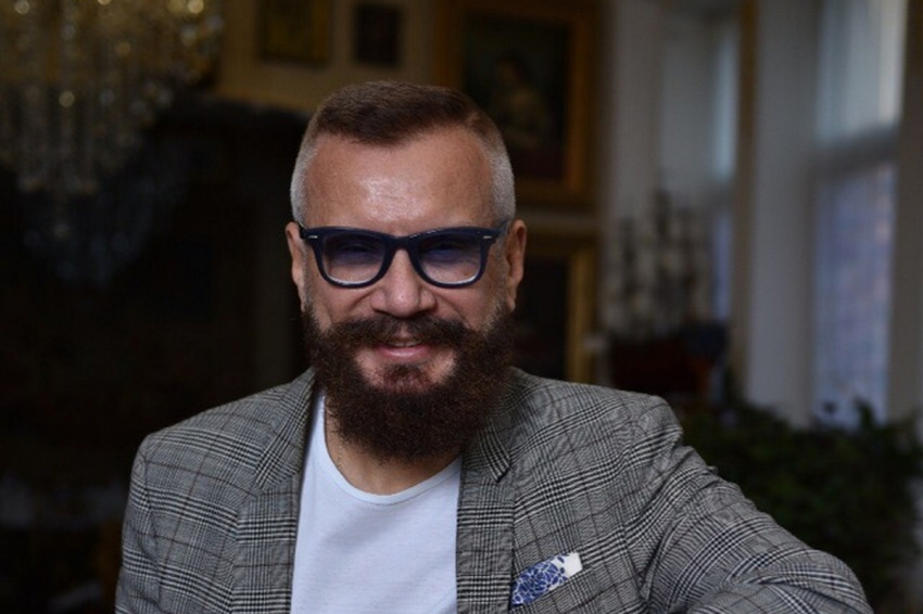 Продюсер Ковалев заявил, что уехавшие из России артисты объединяются ради денег