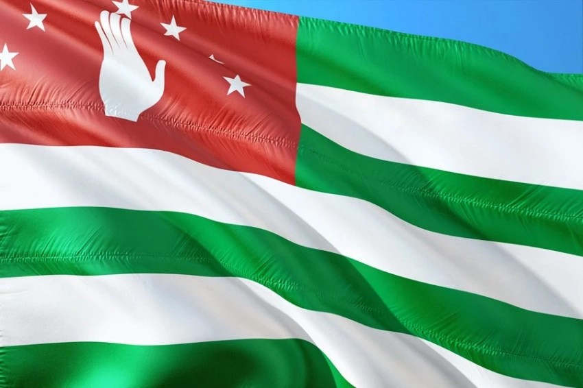 Оппозиция и власти Абхазии подписали соглашение. Президент Бжания подал в отставку