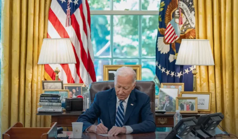 «Вы платите налоги, я отправляю их Украине»: Трамп назвал основные принципы функционирования «байденомики»