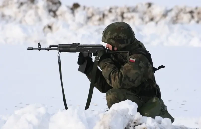 Польские власти намерены официально разрешить своим гражданам вступать в ВСУ