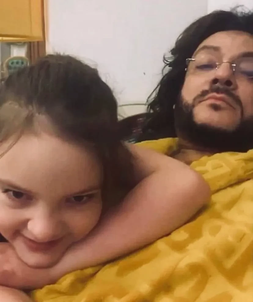 "Разрешает нам всё, что захотим". Дочь Филиппа Киркорова рассказала, какой он дома