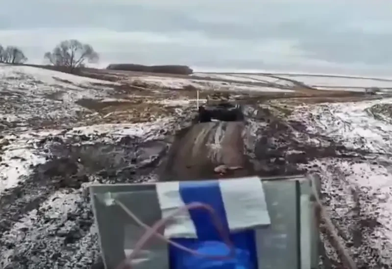 Опубликованы кадры поражения танков «Челленджер» в зоне СВО дронами на оптоволокне