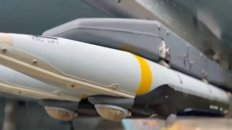 ВСУ показали сброс планирующих авиабомб GBU-39 с борта истребителя Су-27