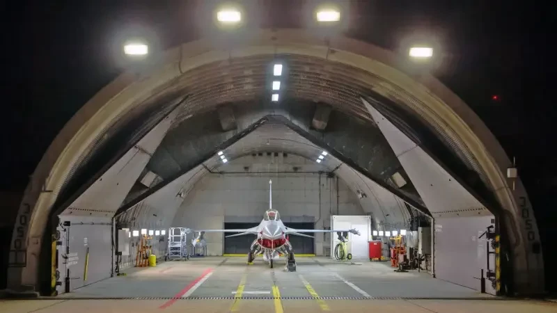 «Не выдержат 900-кг бомбу при сбросе на крышу»: ВВС США отказываются возводить укрытия для авиации