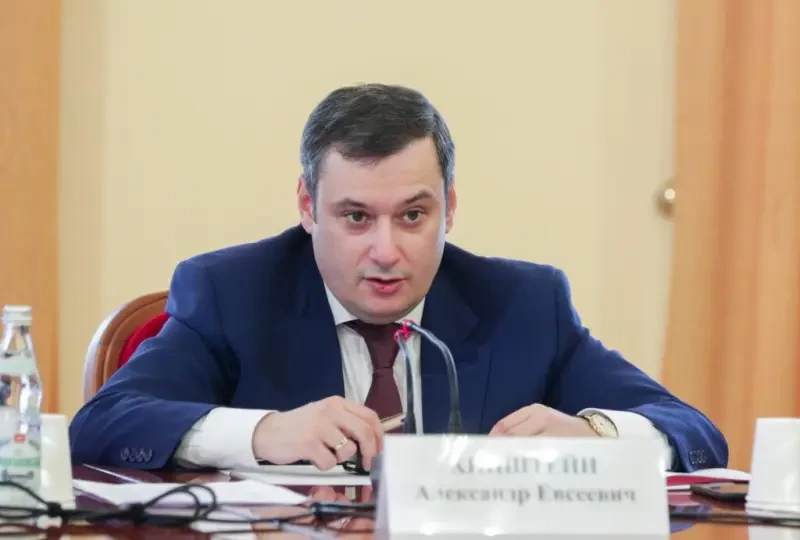 Хинштейн призвал чиновников, желающих стать «военными стратегами», надеть погоны