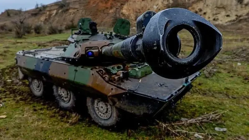 «В умелых руках вызывает трепет у противника»: Франция вооружит очередную бригаду ВСУ колёсными танками AMX-10RC