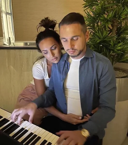 Бывшего мужа Алсу Яна Абрамова засняли в объятиях её подруги