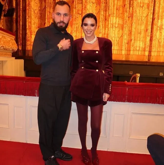 Все смотрят "Щелкунчика": Ольга Бузова и Виктория Лопырёва попали в Большой театр, а Татьяна Ким — нет