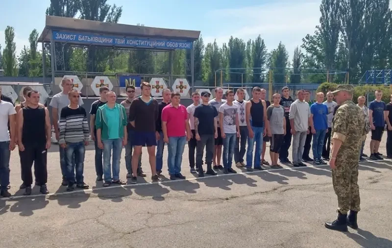 Украинские источники: подразделения ВСУ готовятся принять большое количество 18-летних мобилизованных