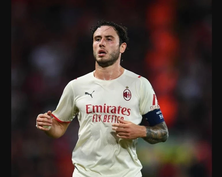 «Милан» может отпустить своего капитана в «Комо»