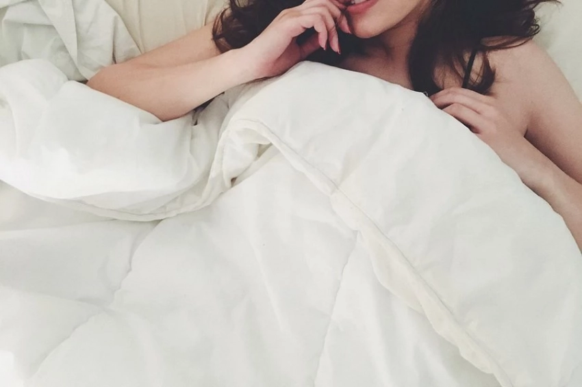 Эксперты рассказали, каким по весу должно быть утяжеленное одеяло