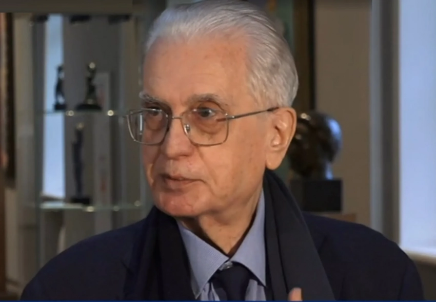 "Дети будут хорошие". Директор Эрмитажа Михаил Пиотровский призвал беременных ходить в музей