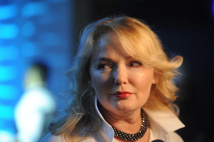 Известную телеведущую бесцеремонно уволили с Первого канала: скандальные подробности всплыли наружу