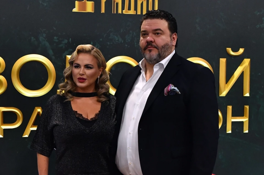 «На нашей свадьбе погуляем в следующем году!»: На «Золотом граммофоне» жених Семенович сделал неожиданное заявление