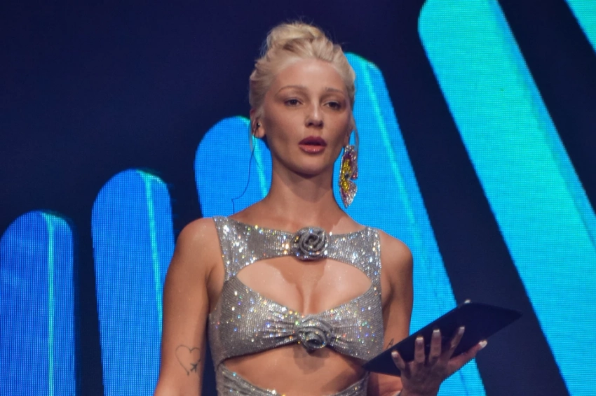 Настя Ивлеева после свадьбы старается соответствовать знатному роду Михалковых-Кончаловских: вырвалась из плена не тех дверей