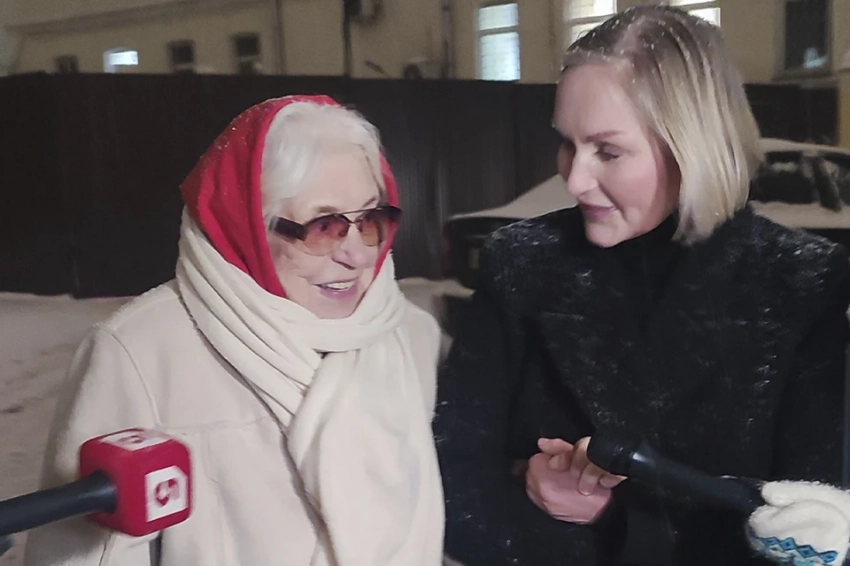 «Теперь я что, не наследница?»: Лидия Федосеева-Шукшина приехала в суд с дочерью Ольгой отстаивать свою долю в споре о наследстве