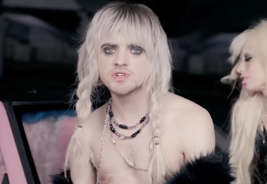 Солисту "Пошлой Молли" запретили въезд в Евросоюз на 10 лет из-за шутки про польский язык