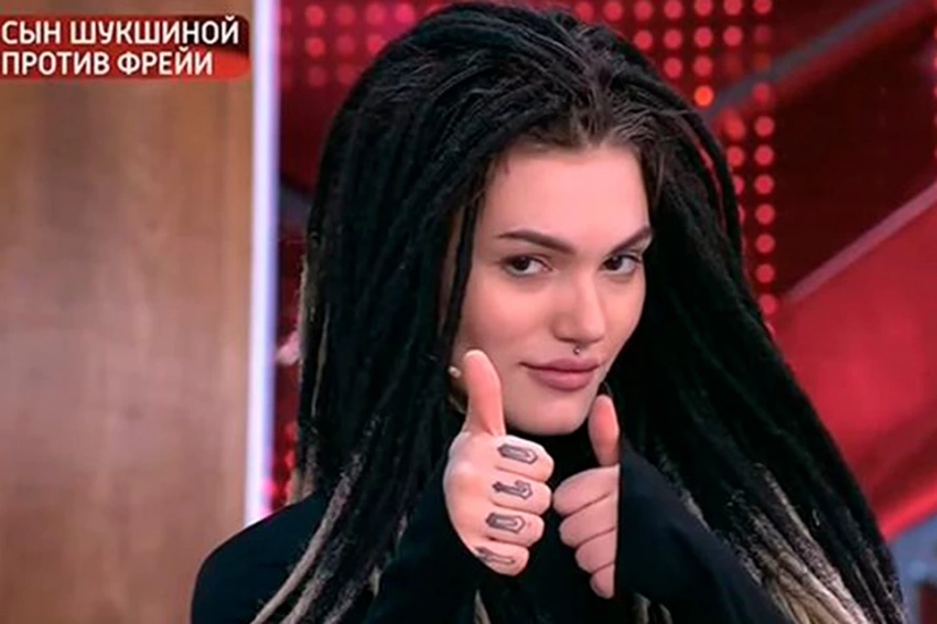 Отдала ребенка, как только ток-шоу перестали платить: Как погибшая невестка Марии Шукшиной пробралась в знаменитую семью