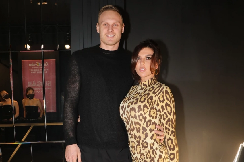 Смерть экс-мужа Седоковой, беременность жены Петрова, новый парень Муцениеце и мозги Бузовой: главные новости шоу-бизнеса