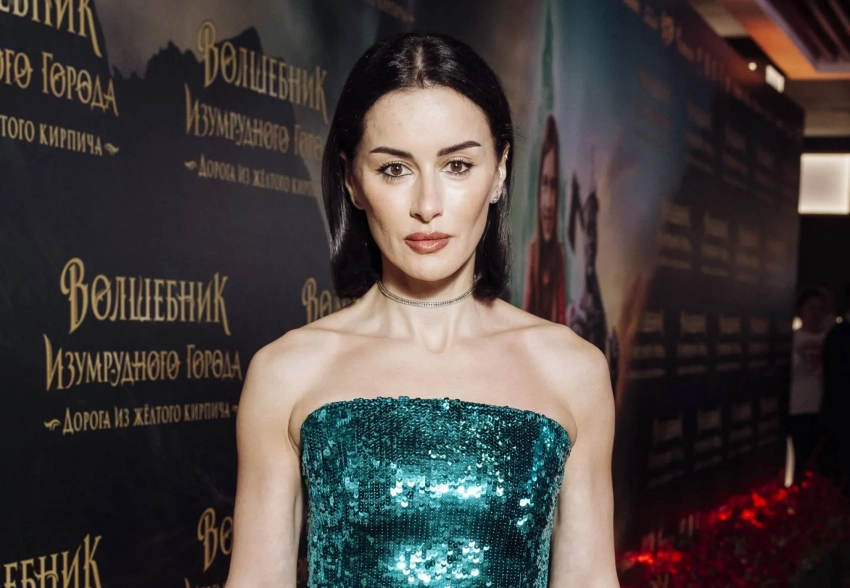 Светский разбор: Тина Канделаки в блёстках, Екатерина Варнава в перьях, Нюша — в нижнем белье и шубе