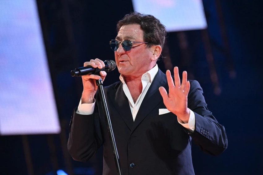 Юная невеста Лепса пришла в мини на его концерт: Из Лондона ради любимого