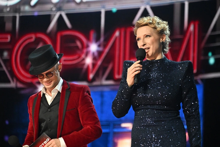 «Я бы к ней подкатил!»: 45-летний Дмитрий Хрусталев не устоял перед 23-летней Валей Карнавал