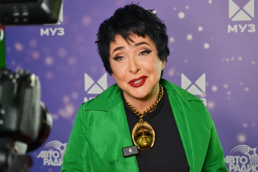 Лолиту выпустили из "тюрьмы", Подольская рада за семью, а Гагарина и Джиган думают о работе: звезды подвели итоги года