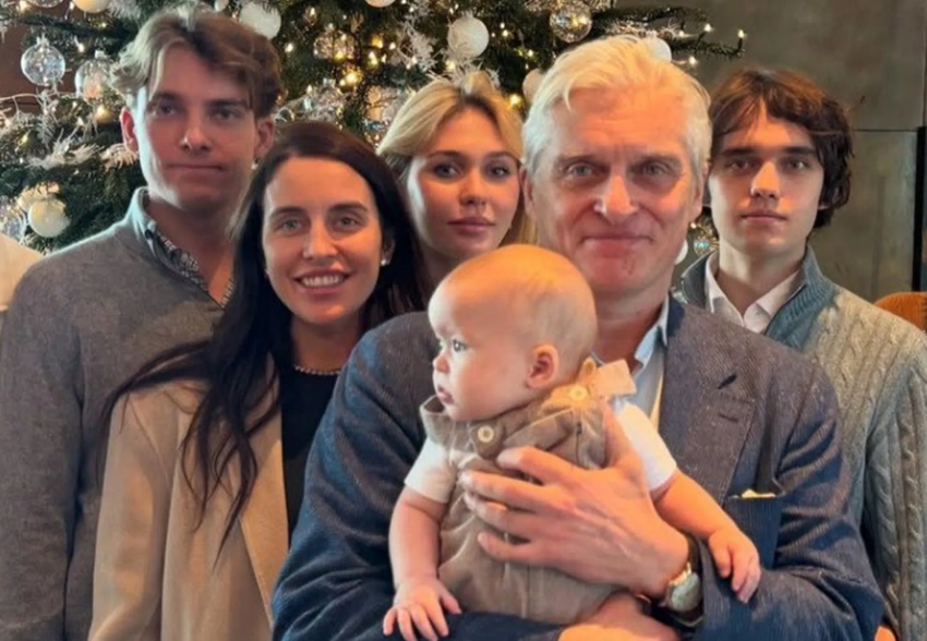 Олег Тиньков* отметил день рождения в кругу семьи и показал внука