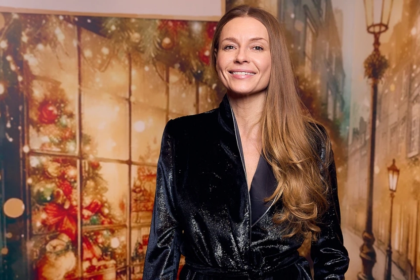 Роскошная Толкалина в новом образе с дочерью и Судзиловская в мехах на презентации рождественской коллекции белья в ГУМе