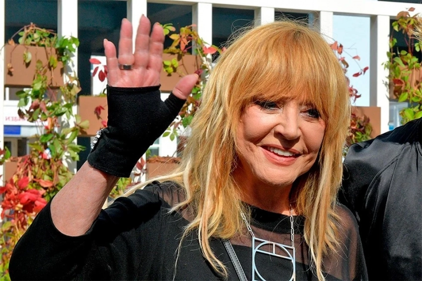 Алла Пугачева теперь вместо парика носит шапочку: вот как сейчас выглядит Примадонна