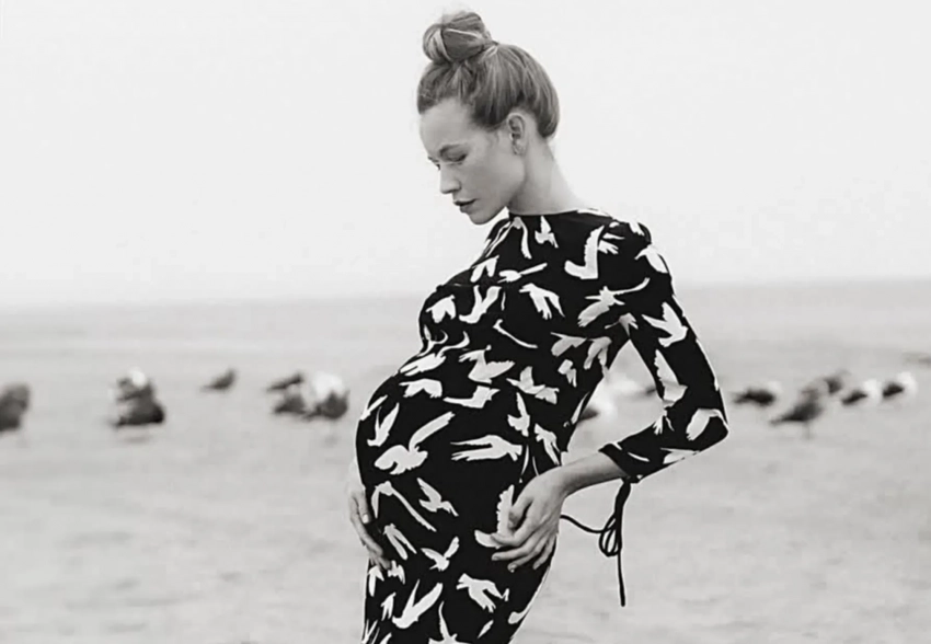 42-летняя Светлана Устинова впервые стала мамой