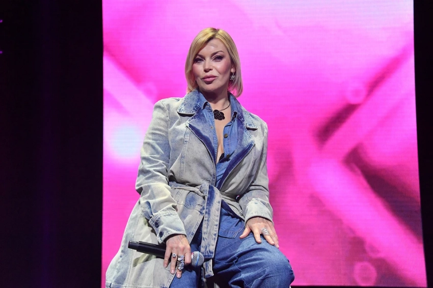 Лада Дэнс о пластике: «Ходить с висячими брылями или грыжами под глазами я не хочу»