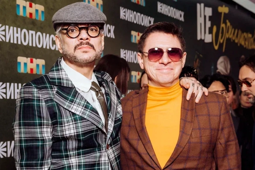 Киркоров в костюме советского дипломата, Тина Канделаки в блестящем чепчике и модный провал Кати Лель: Наряды звезд на премьере «НеБриллиантовой руки»