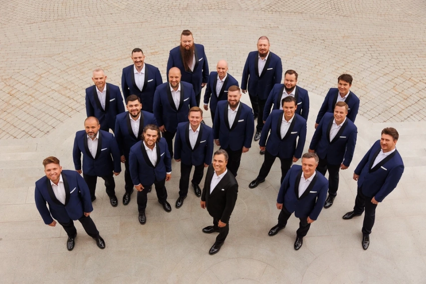 «Расторгуев расчувствовался и даже пустил слезу»: история создания легендарной песни группы Любэ «Конь»