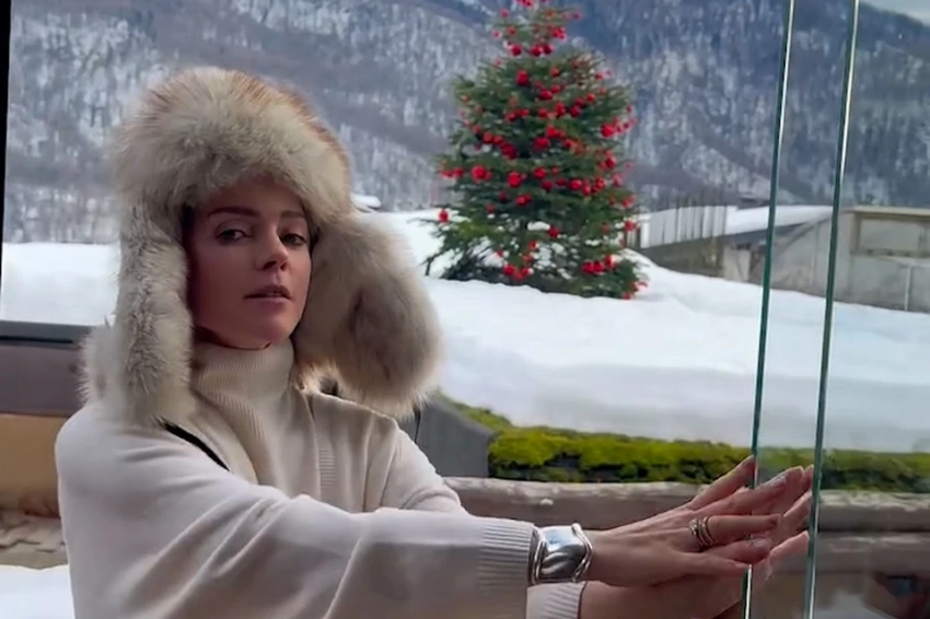 «Поехали в горы и очень заняты»: Телеведущая Елена Николаева с бывшим мужем Волочковой отдыхает в Сочи