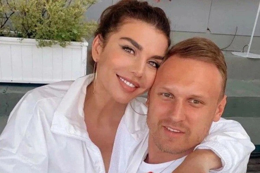 Анна Седокова не приехала хоронить Яниса Тимму: мама залила слезами белый гроб сына