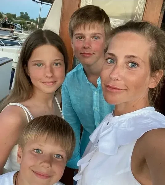 Возлюбленная Андрея Аршавина опубликовала первый семейный снимок с ним и дочкой