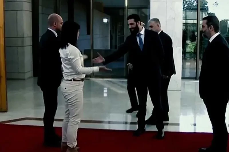 Немецкая пресса сочла оскорблением отказ нового главы Сирии пожать руку Бербок