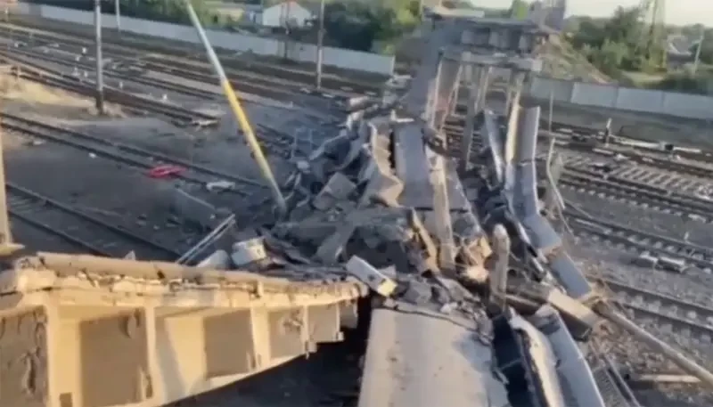 ВС РФ вышли севернее автодороги Покровск-Межевая-Днепропетровск, перерезав её на участке протяжённостью не менее 1,8 км