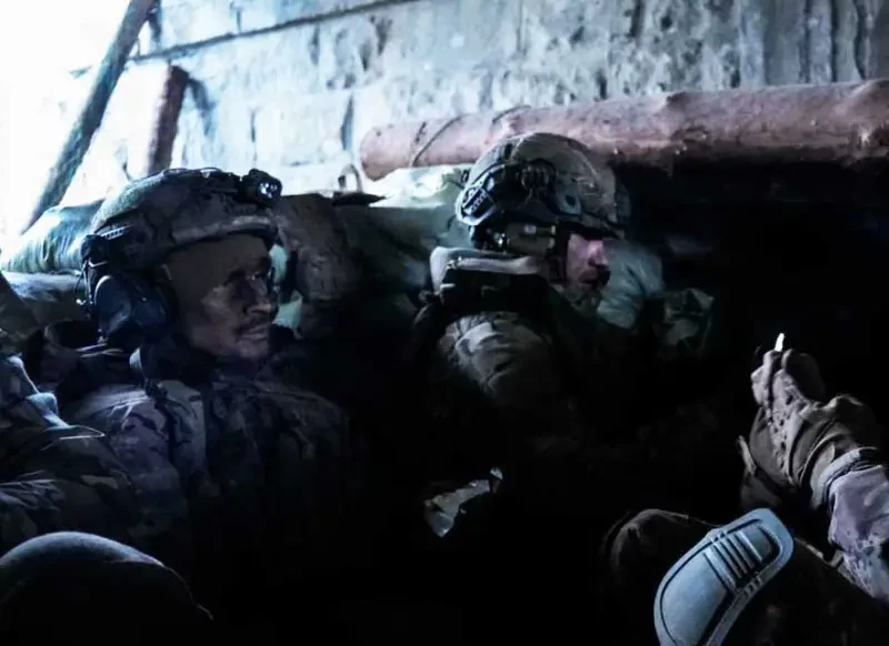 Украинские военные обвиняют оставшихся на западе Донбасса местных жителей в том, что они «могут сдавать» российской армии данные об их позициях