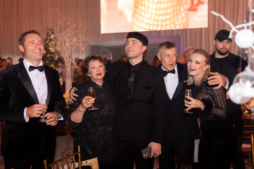 Егор Крид вывез всю семью на Новый год в Дубай