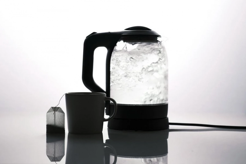 Ученые объяснили, опасно ли употреблять воду, кипяченую несколько раз